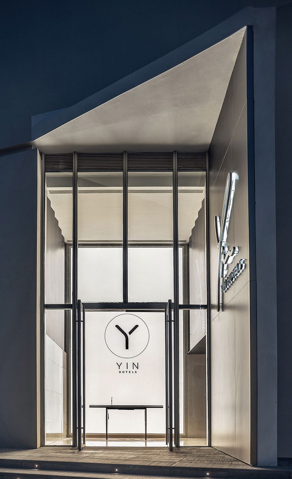 未來感十足的工業(yè)風酒店裝修設計——YIN Hotel(圖2)